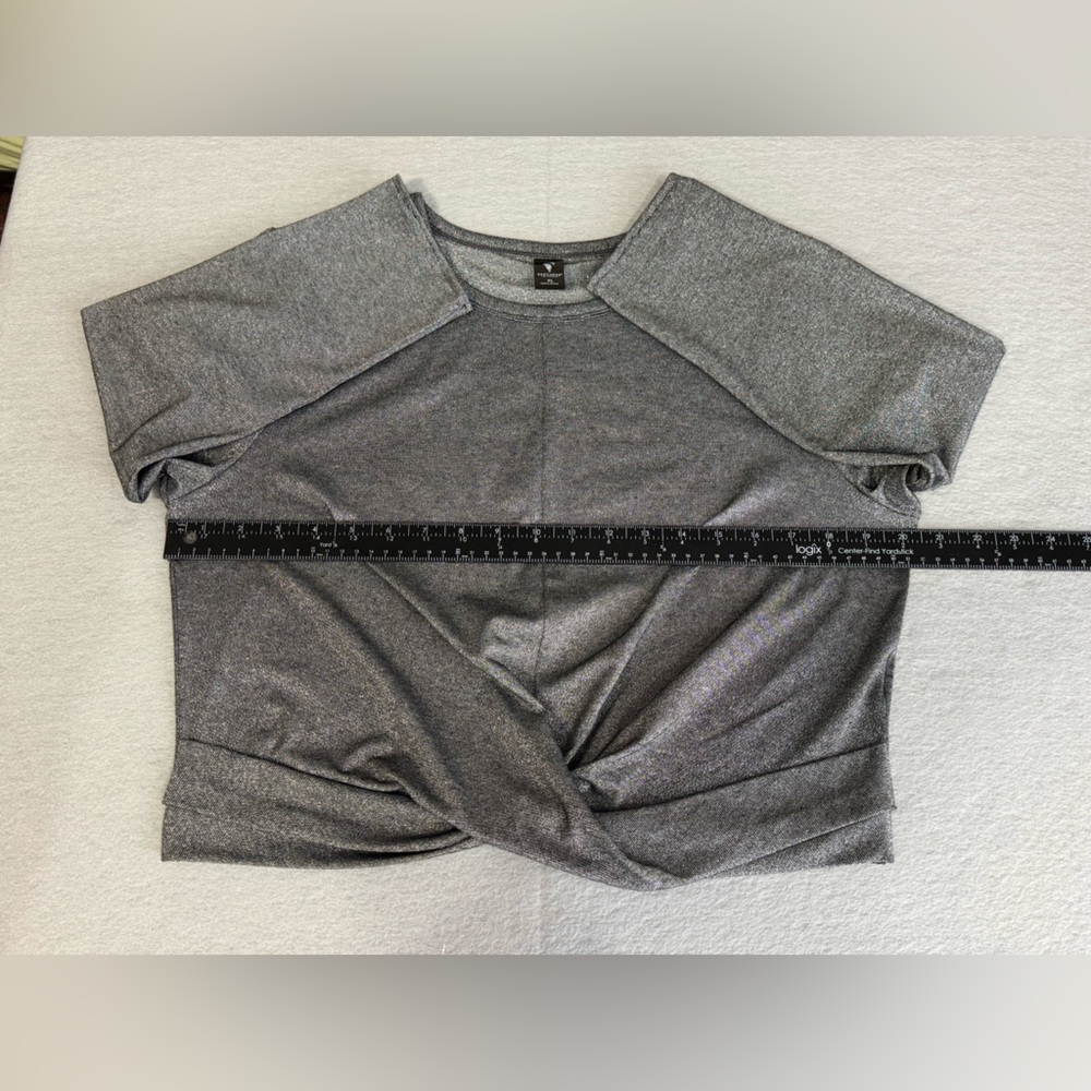 Skechers Metallic Silver Crop Semi Sheer Top 3/4 Sleeve XL - Picture 4 of 5